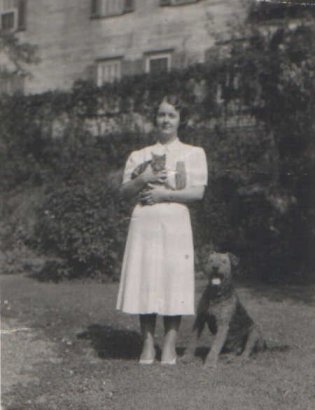 Mary_Leatherbarrow_airedale_sm.jpg